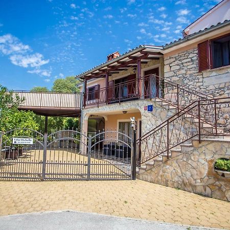 Villa Michelle Karojba Buitenkant foto