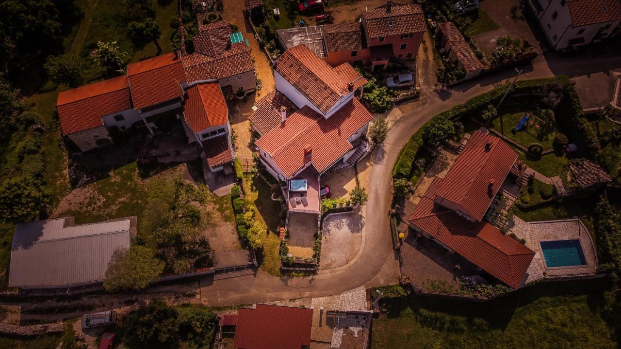 Villa Michelle Karojba Buitenkant foto
