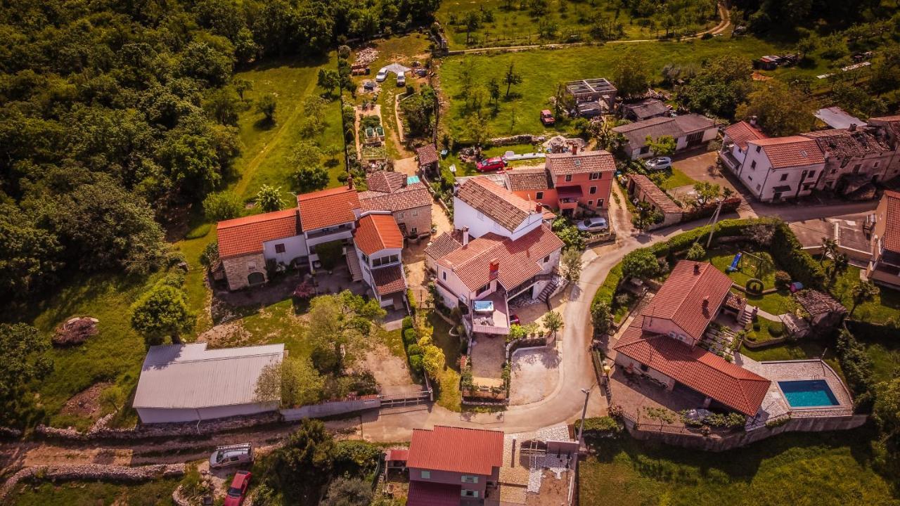 Villa Michelle Karojba Buitenkant foto