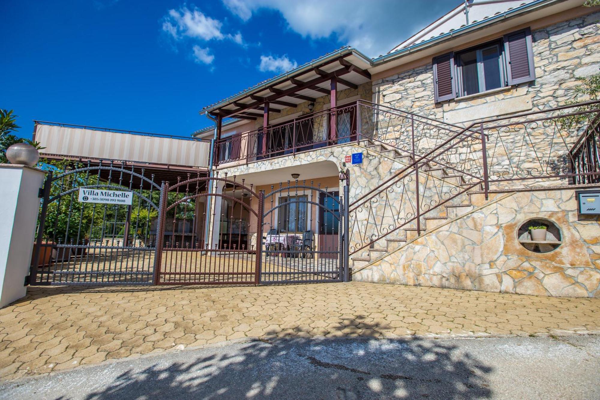 Villa Michelle Karojba Buitenkant foto