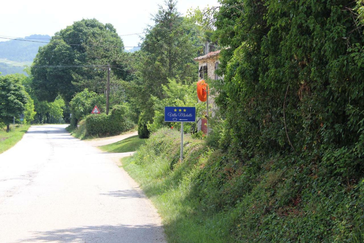 Villa Michelle Karojba Buitenkant foto