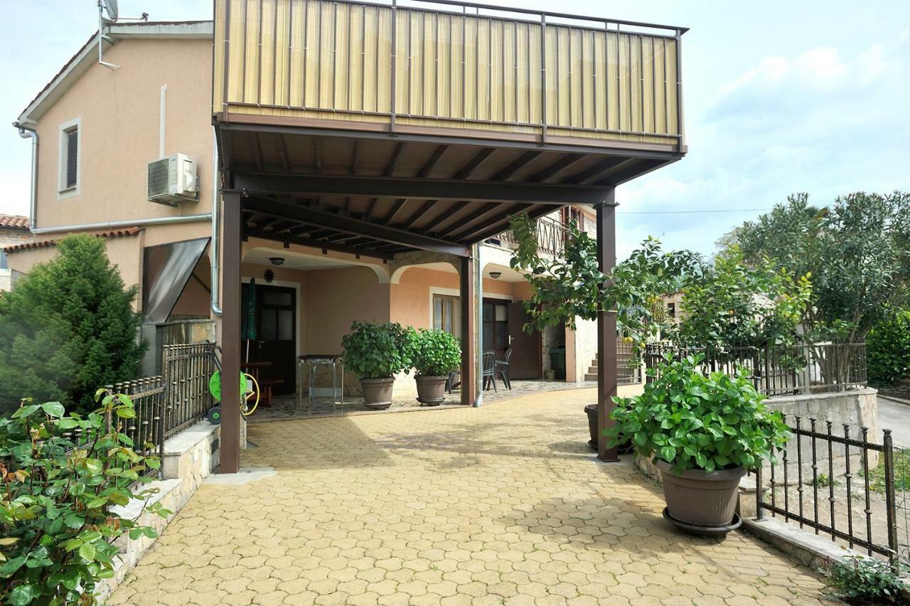 Villa Michelle Karojba Buitenkant foto