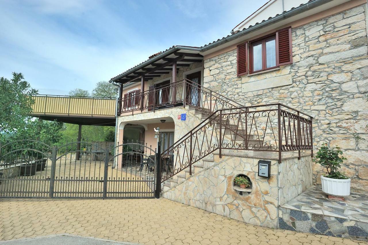 Villa Michelle Karojba Buitenkant foto