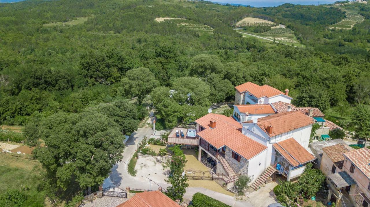 Villa Michelle Karojba Buitenkant foto