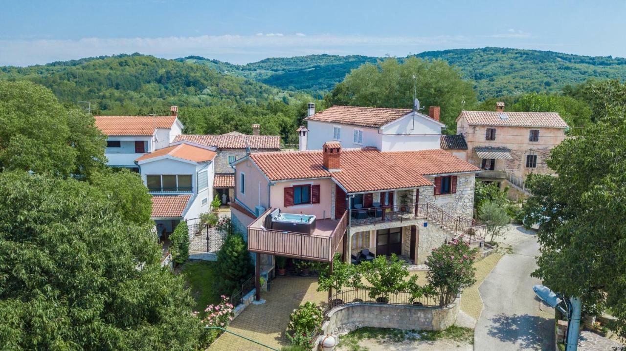 Villa Michelle Karojba Buitenkant foto