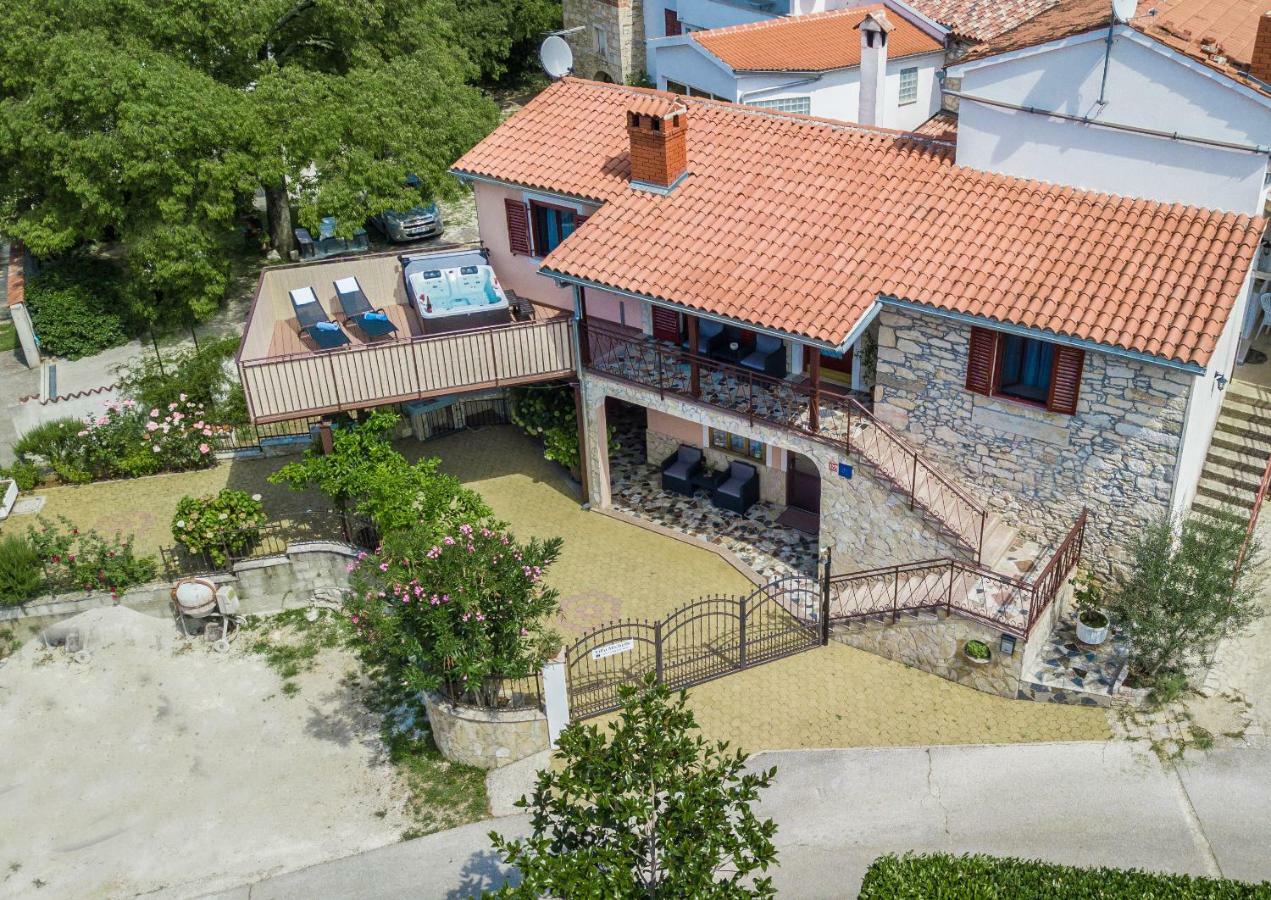 Villa Michelle Karojba Buitenkant foto
