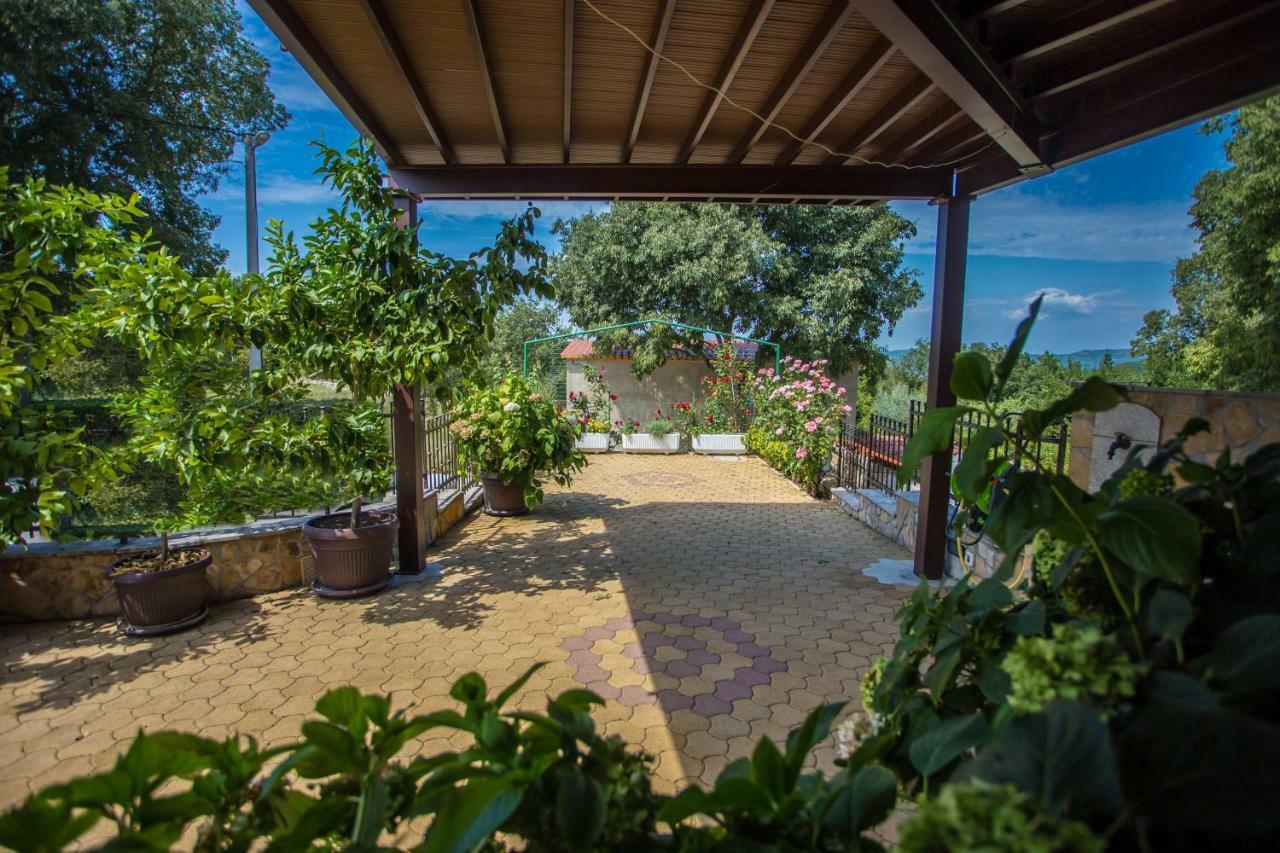 Villa Michelle Karojba Buitenkant foto